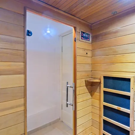 Amber 4 Plus 3 With Pool,sauna And Billiards In 페티예
