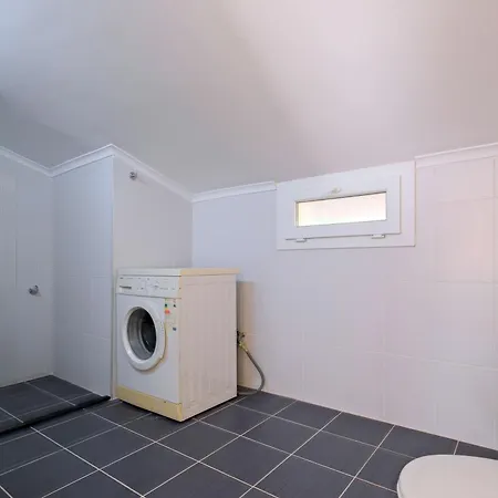 Amber 4 Plus 3 With Pool,sauna And Billiards In *