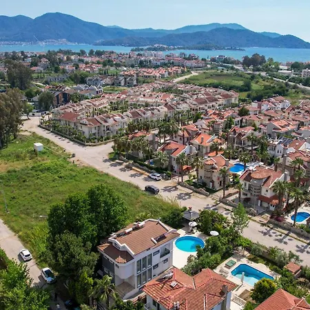Villa Amber 4 Plus 3 With Pool,sauna And Billiards In